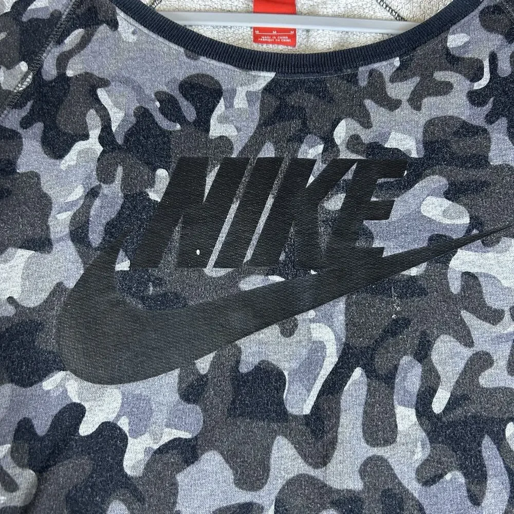 Nike‎ Women Sweatshirt Medium Gray Camo Logo Rally AOP Scoop Neck Pullover